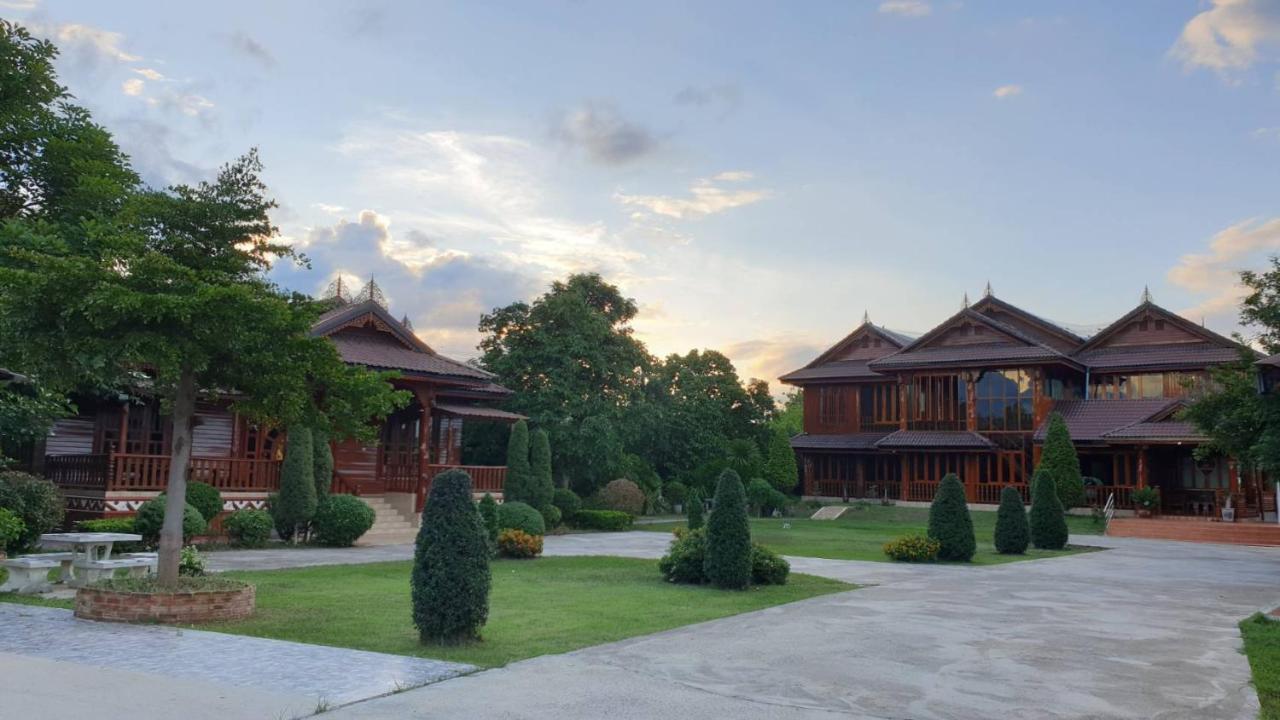 Baan Maneekan Sukhothai Bagian luar foto